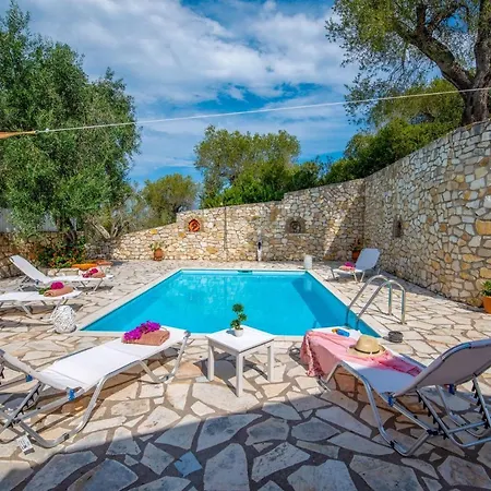 Dive Into Summer - Kirki'S Cozy Pool Gem On Paxoi Ieromonachos Extérieur photo