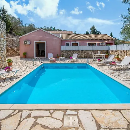 Dive Into Summer - Kirki'S Cozy Pool Gem On Paxoi Ieromonachos Extérieur photo