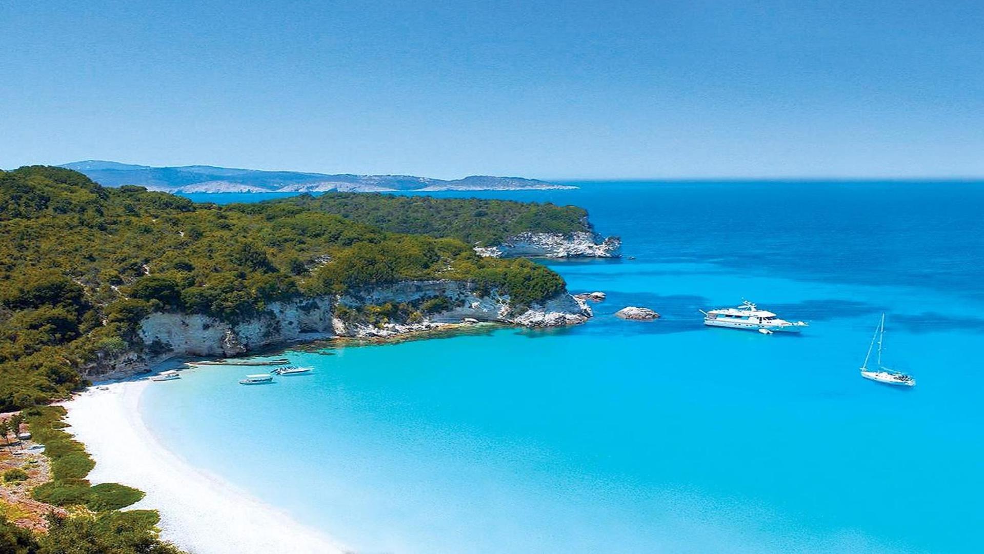 Dive Into Summer - Kirki's Cozy Pool Gem On Paxoi