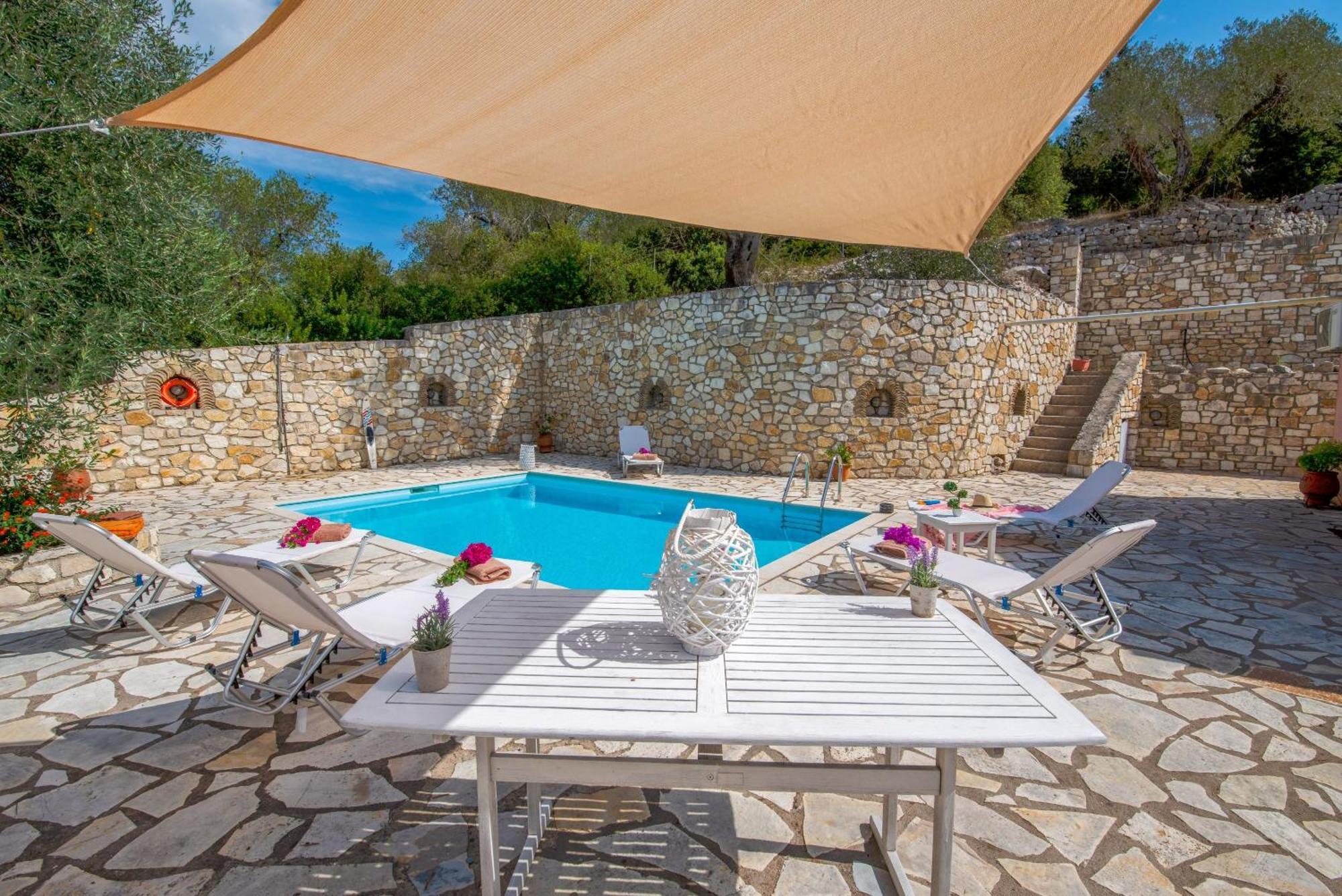 Dive Into Summer - Kirki's Cozy Pool Gem On Paxoi Hébergement de vacances *